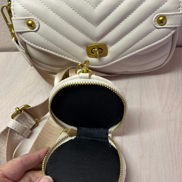 Faux Leather Shoulder Bag in Off White with Crossbody Strap and Coin Pouch NWOT - Picture 3 of 4